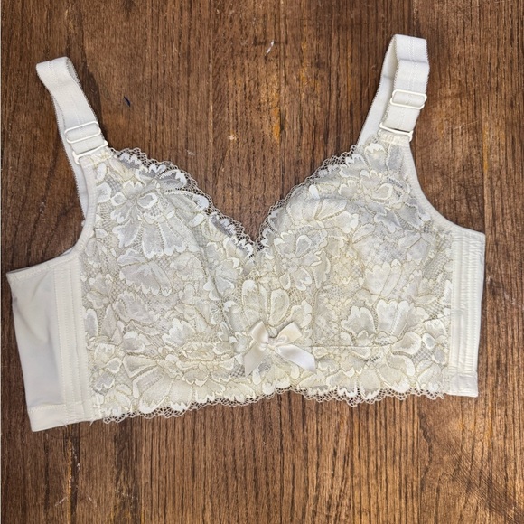 no brand Other - Vintage Romantic Lace Bra – Size 85B (equivalent to US 38B)